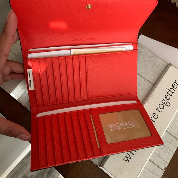 New Mk ❤️ Jet set large travel trifold wallet - Picture 3 of 6